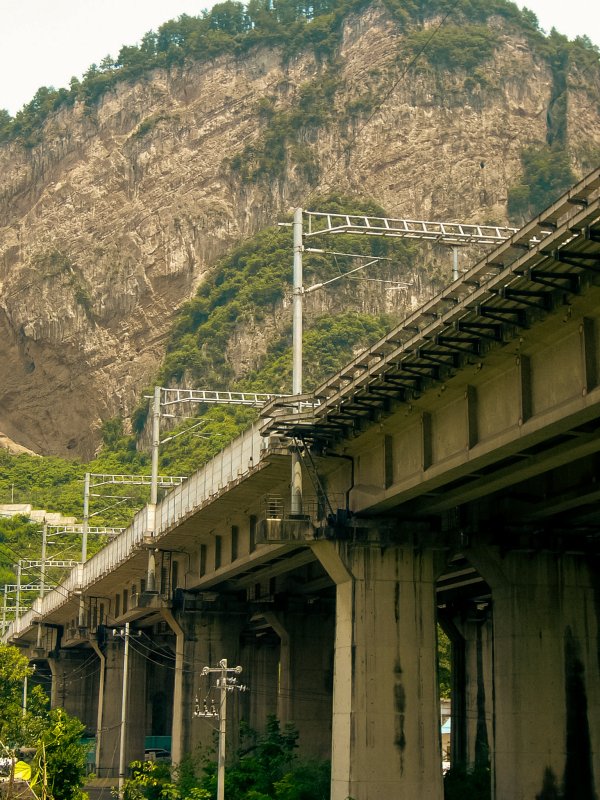 撞山